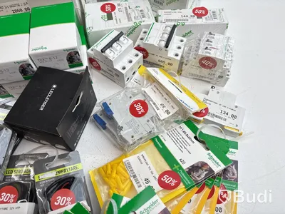 Parti med diverse elprodukter